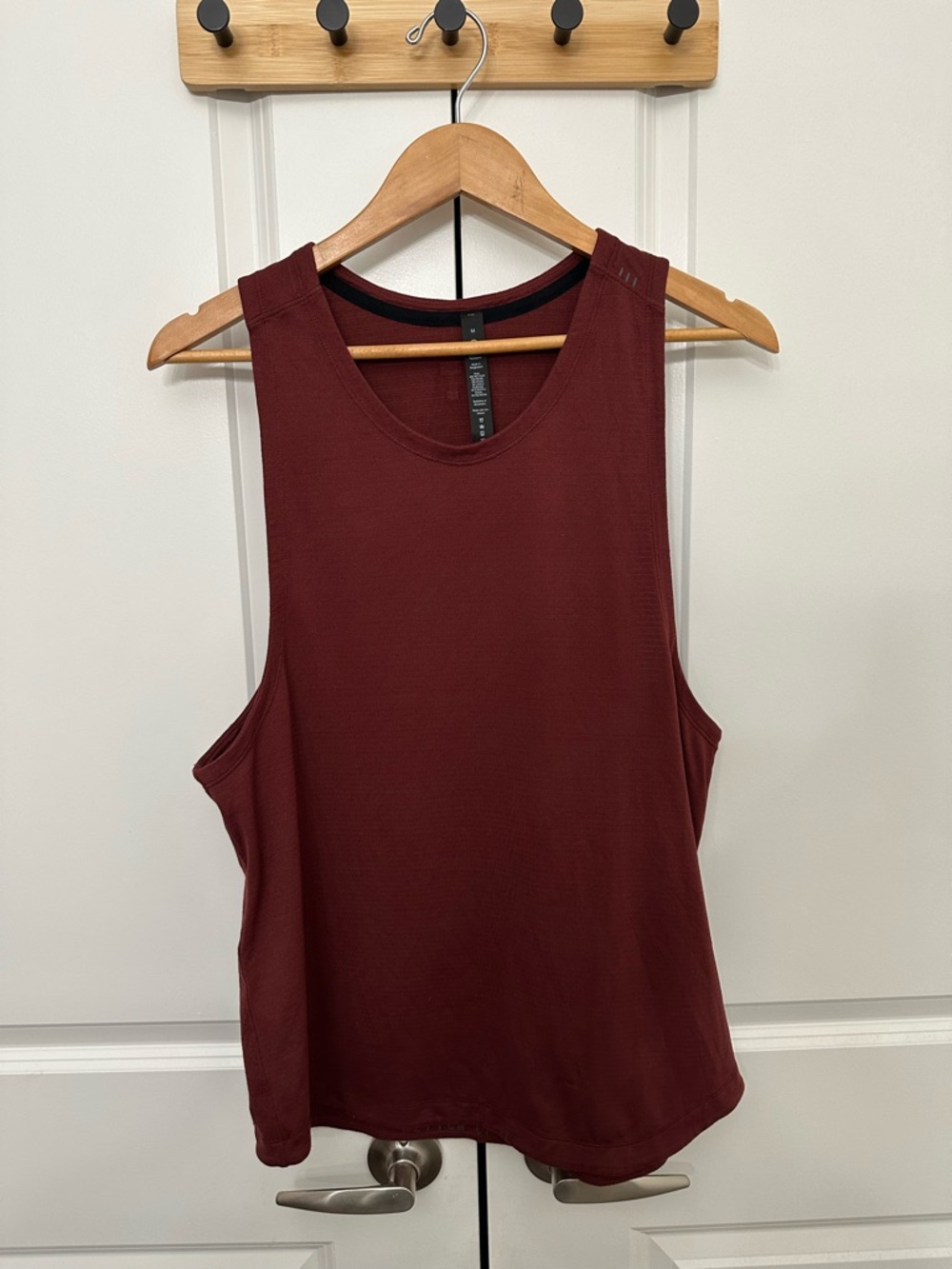 lululemon athletica mens Sleeveless Tank Top - Burgundy. License to train NWOT